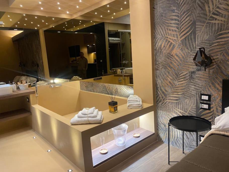 Montesantogroup Suite House Nel Centro Di Napoli Nápoles Exterior foto