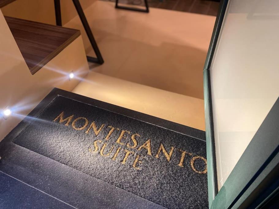 Montesantogroup Suite House Nel Centro Di Napoli Nápoles Exterior foto