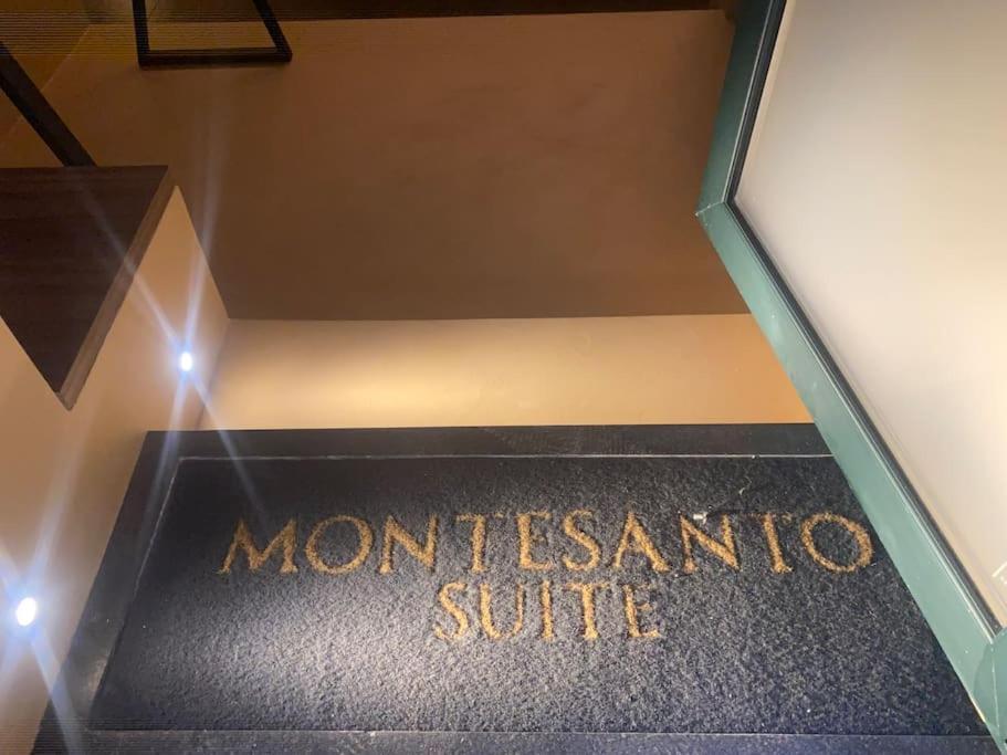 Montesantogroup Suite House Nel Centro Di Napoli Nápoles Exterior foto